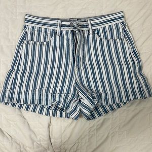 American Eagle high rise mom short